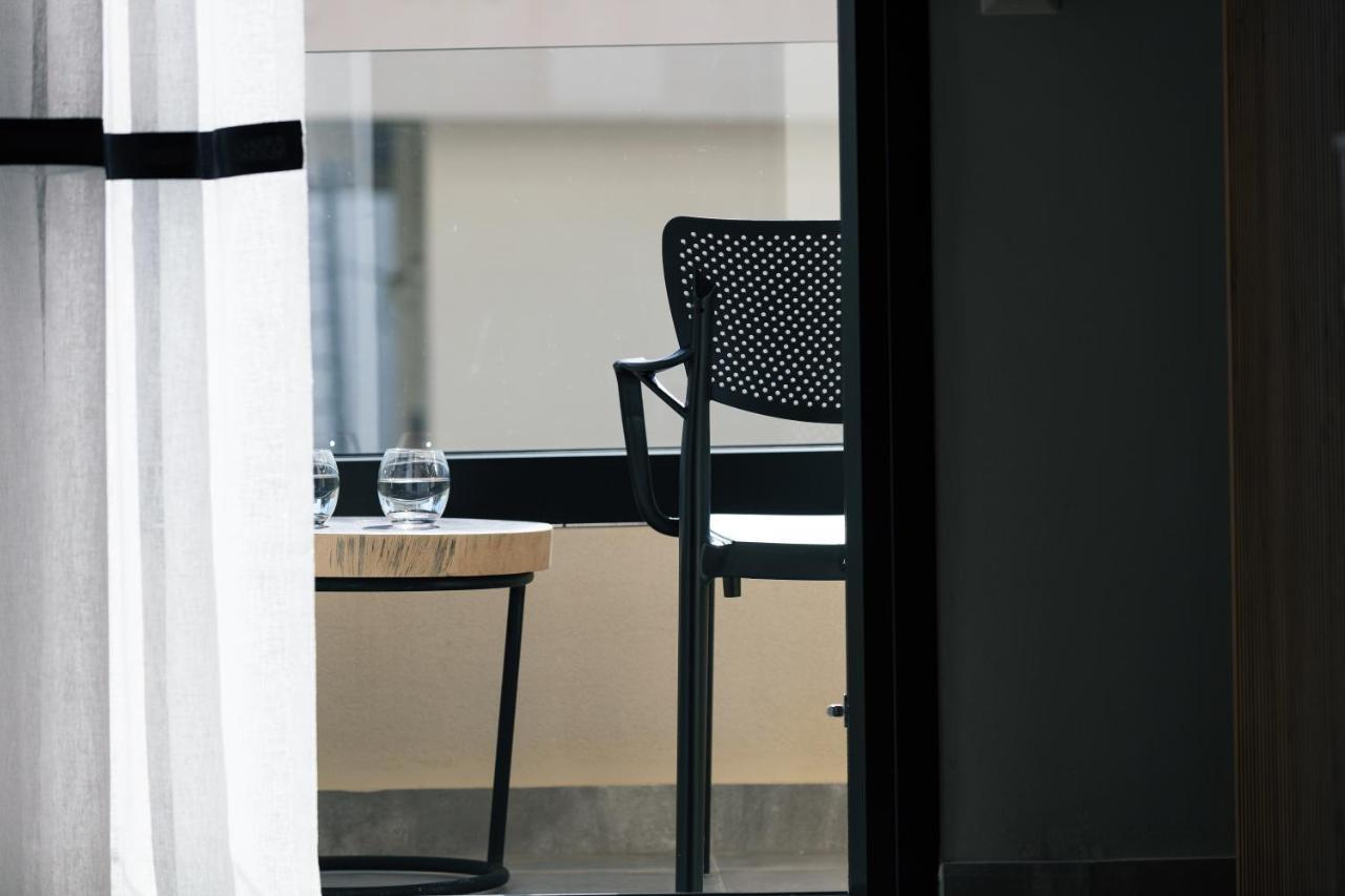 Hotel Chapter 02 Gallery - Ex Gd Gallery *