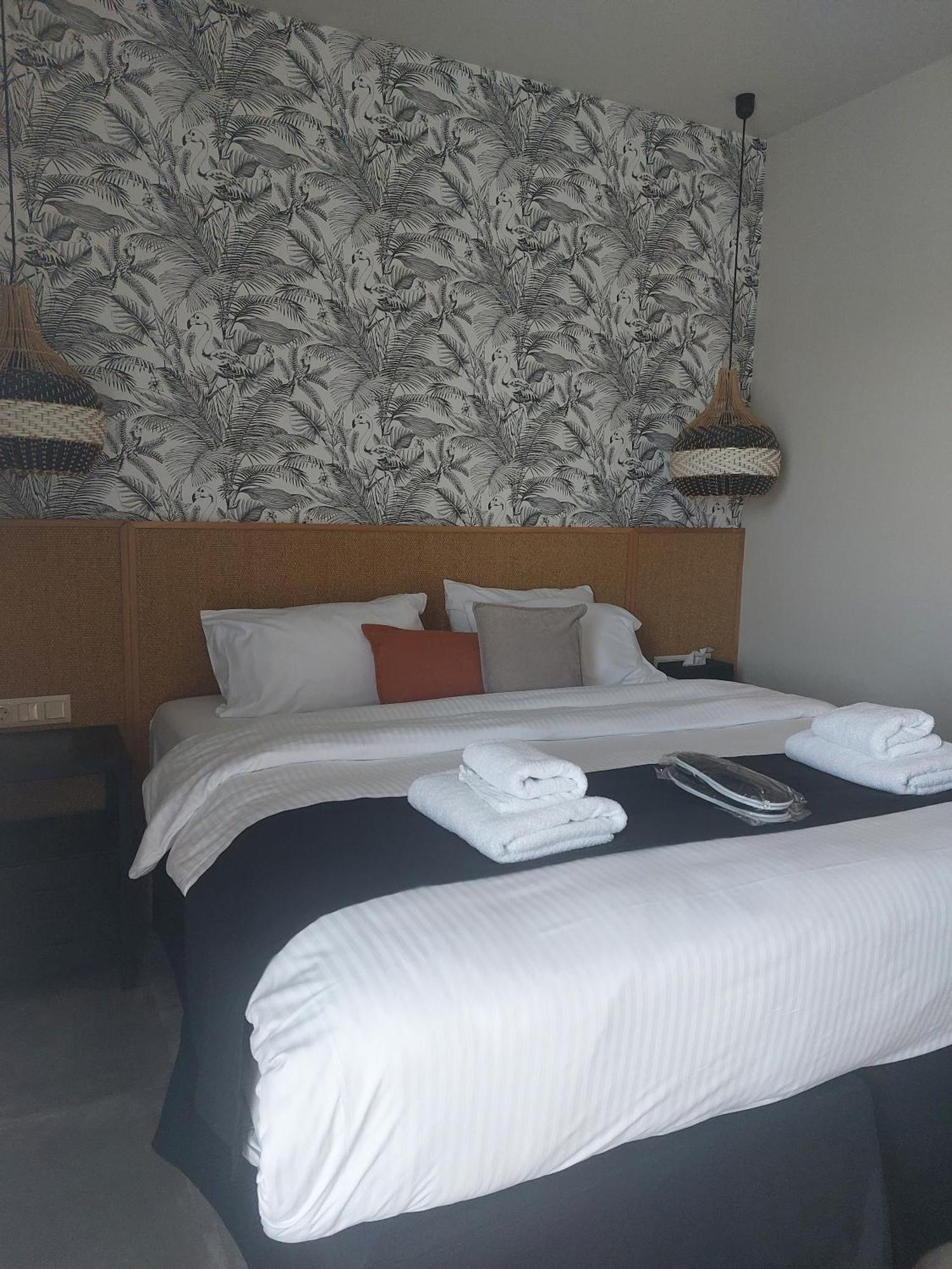 Hotel Chapter 02 Gallery - Ex Gd Gallery